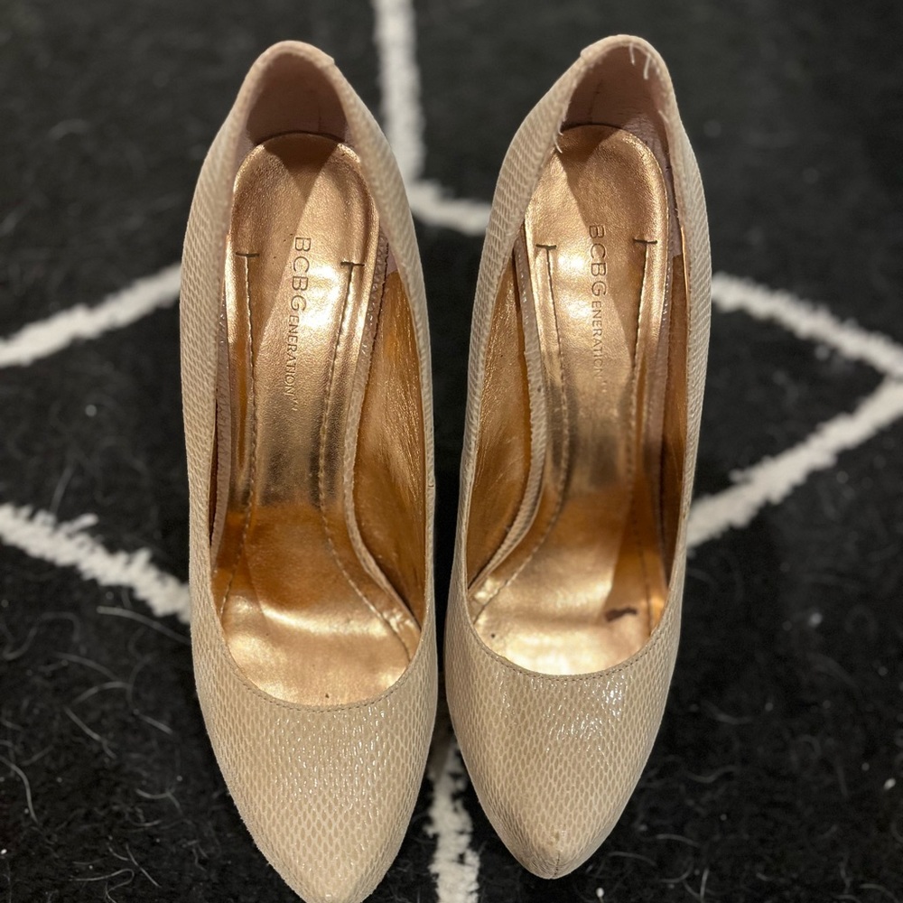 BCBG Parade Nude Snakeskin pumps 7.5